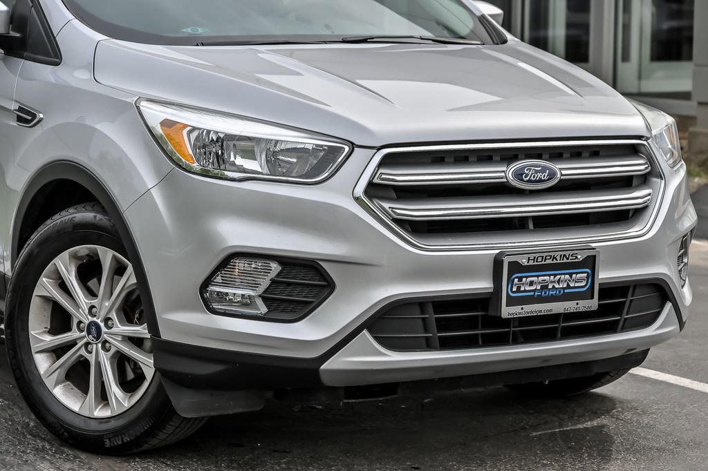 Used 2017 Ford Escape SE w/ SE Cold Weather Package FWD image 2