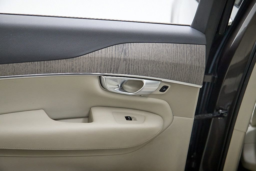 Used 2024 Volvo XC90 B6 Plus w/ Protection Package Premier image 19