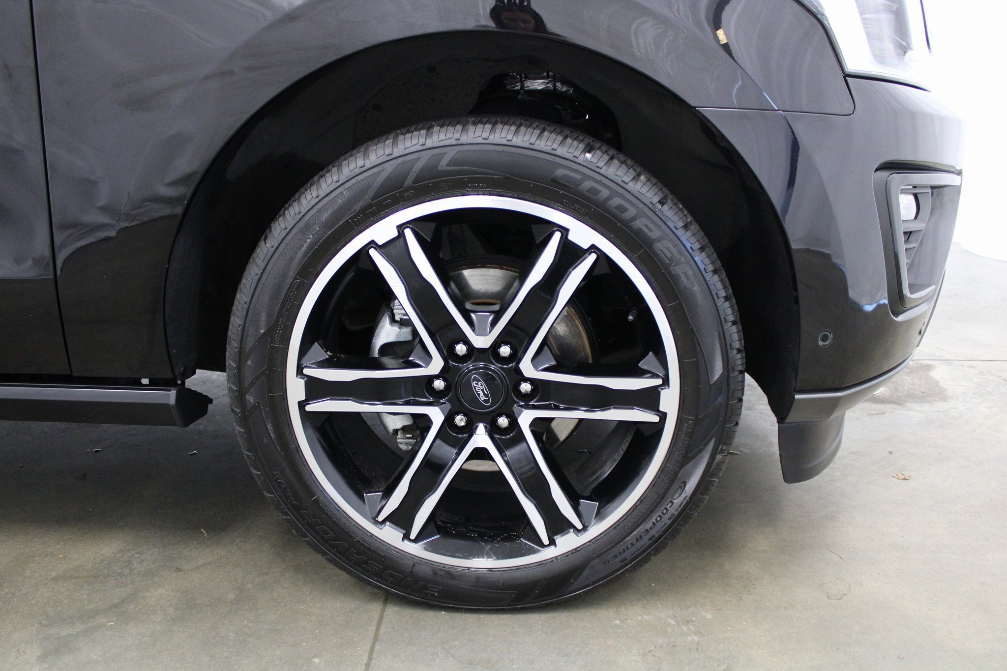 Used 2021 Ford Expedition Max Limited w/ Equipment Group 303A image 5