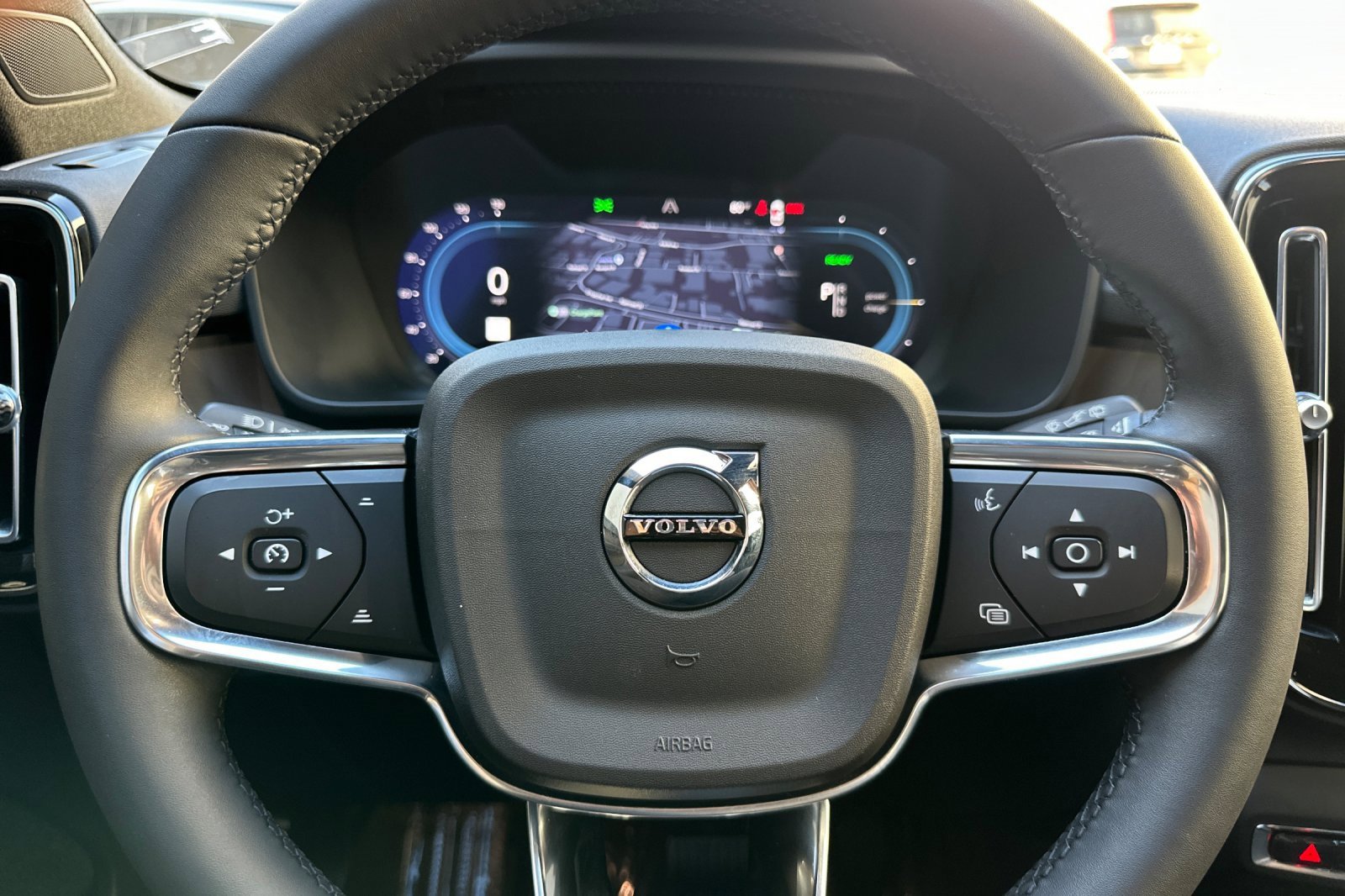 Used 2023 Volvo XC40 Recharge Ultimate image 26