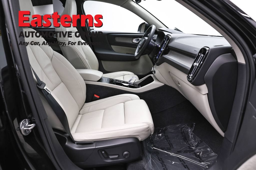 Used 2023 Volvo XC40 B5 Plus AWD/4WD image 24