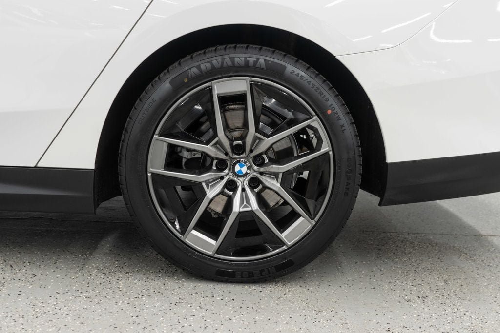 Used 2026 BMW 530i xDrive AWD/4WD image 38