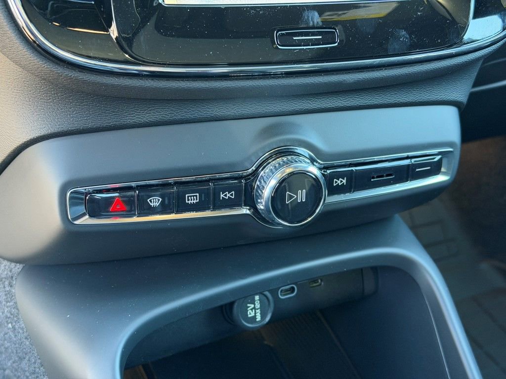 New 2026 Volvo XC40 B5 Ultra w/ Climate Package image 25