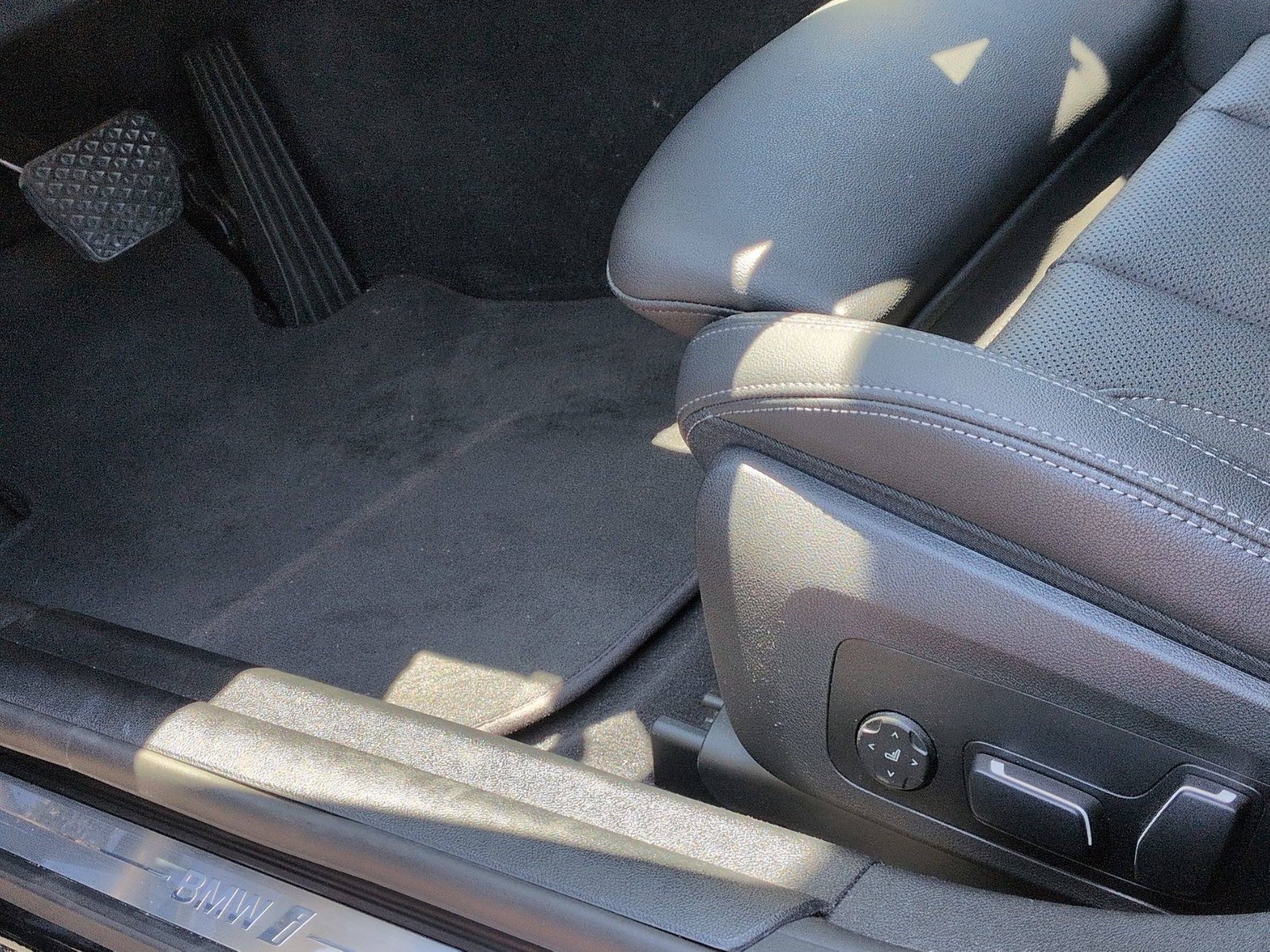 Used 2024 BMW i4 eDrive35 w/ Premium Package RWD image 17