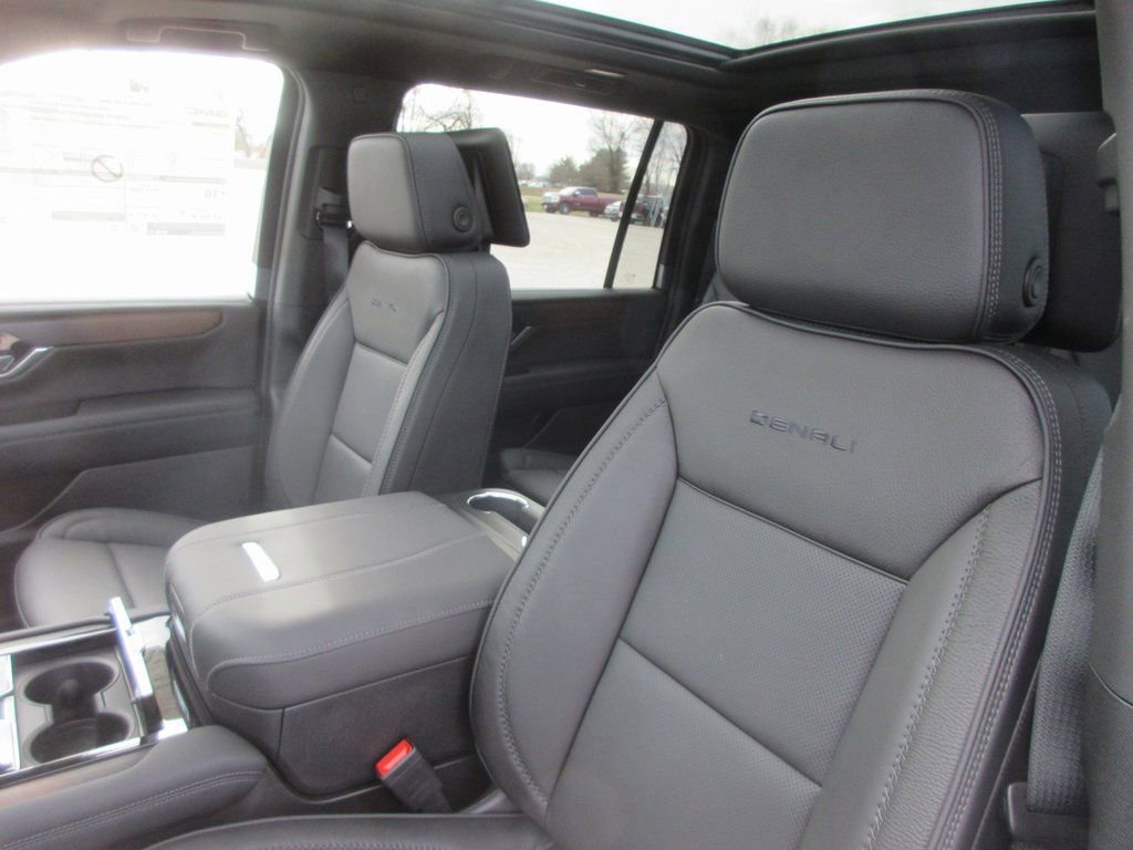 New 2026 GMC Yukon XL Denali w/ Denali Reserve Package image 12