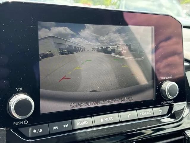 Used 2025 Nissan Pathfinder SV FWD image 40