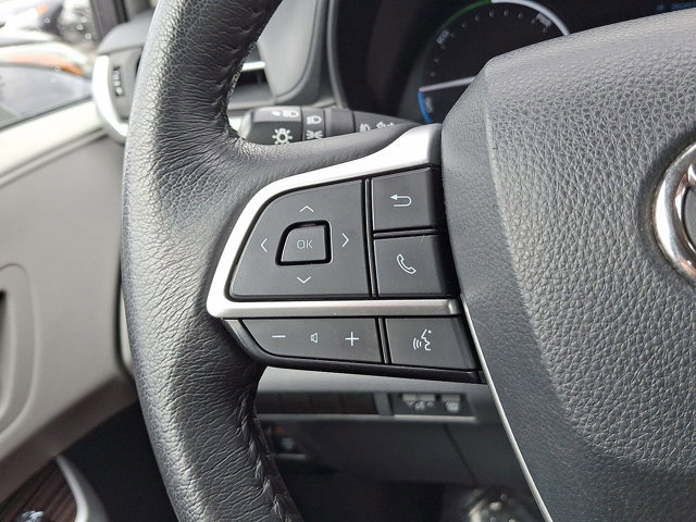 Used 2023 Toyota Sienna XLE image 18