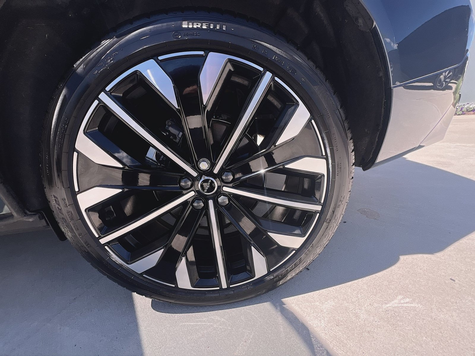 New 2026 Volvo XC60 B5 Ultra w/ Protection Package Premier AWD/4WD image 20