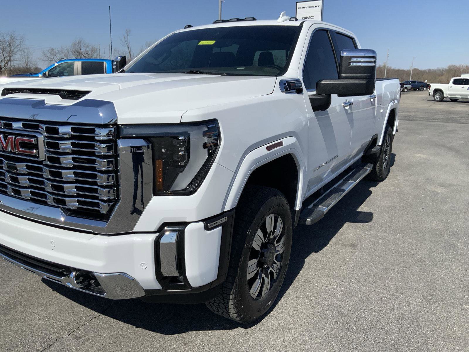 Used 2024 GMC Sierra 3500 Denali AWD/4WD image 21