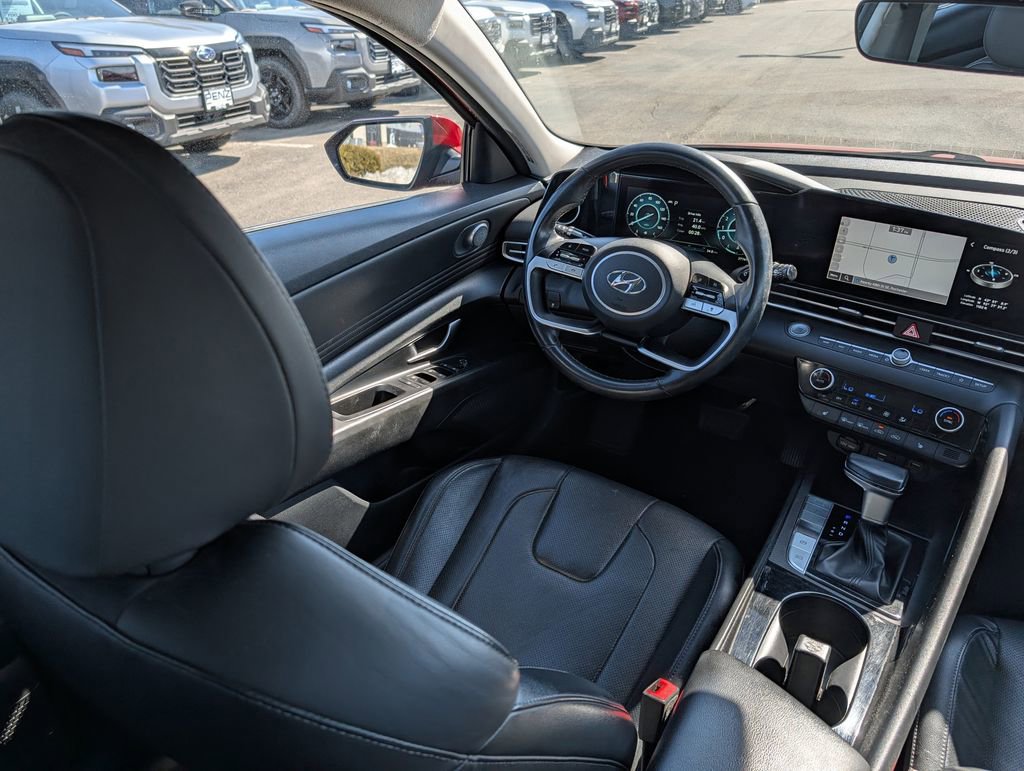 Used 2022 Hyundai Elantra Limited image 9