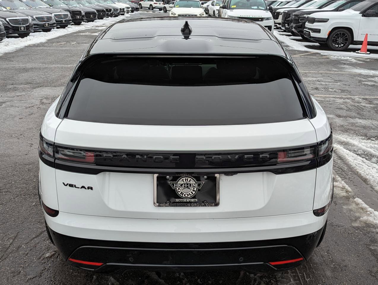 Used 2025 Land Rover Range Rover Velar Dynamic SE image 3