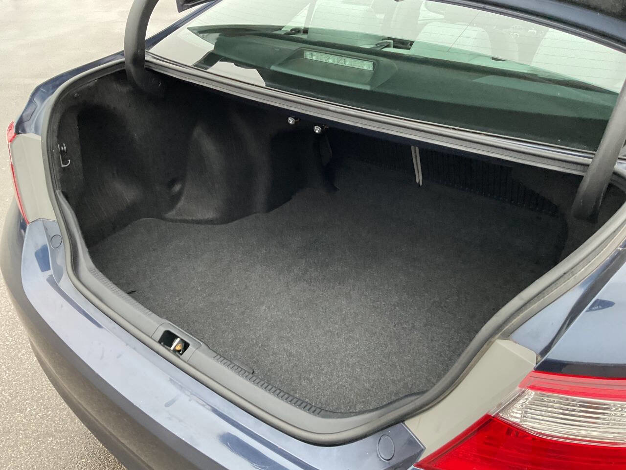 Used 2016 Toyota Camry LE image 30