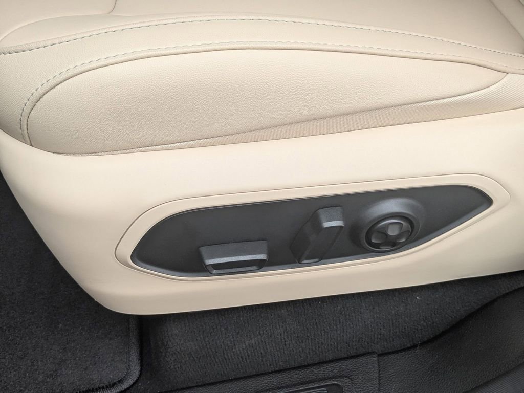 New 2025 Jeep Grand Cherokee Limited w/ Trailer Tow Package image 17