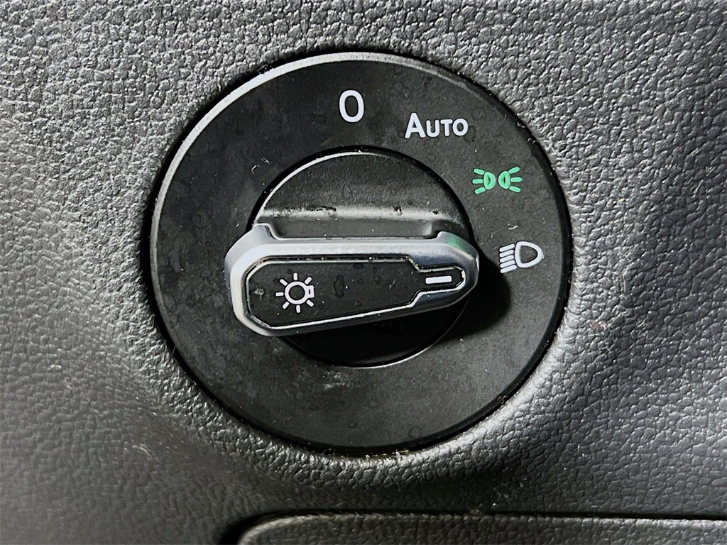 Used 2024 Volkswagen Jetta SE image 10