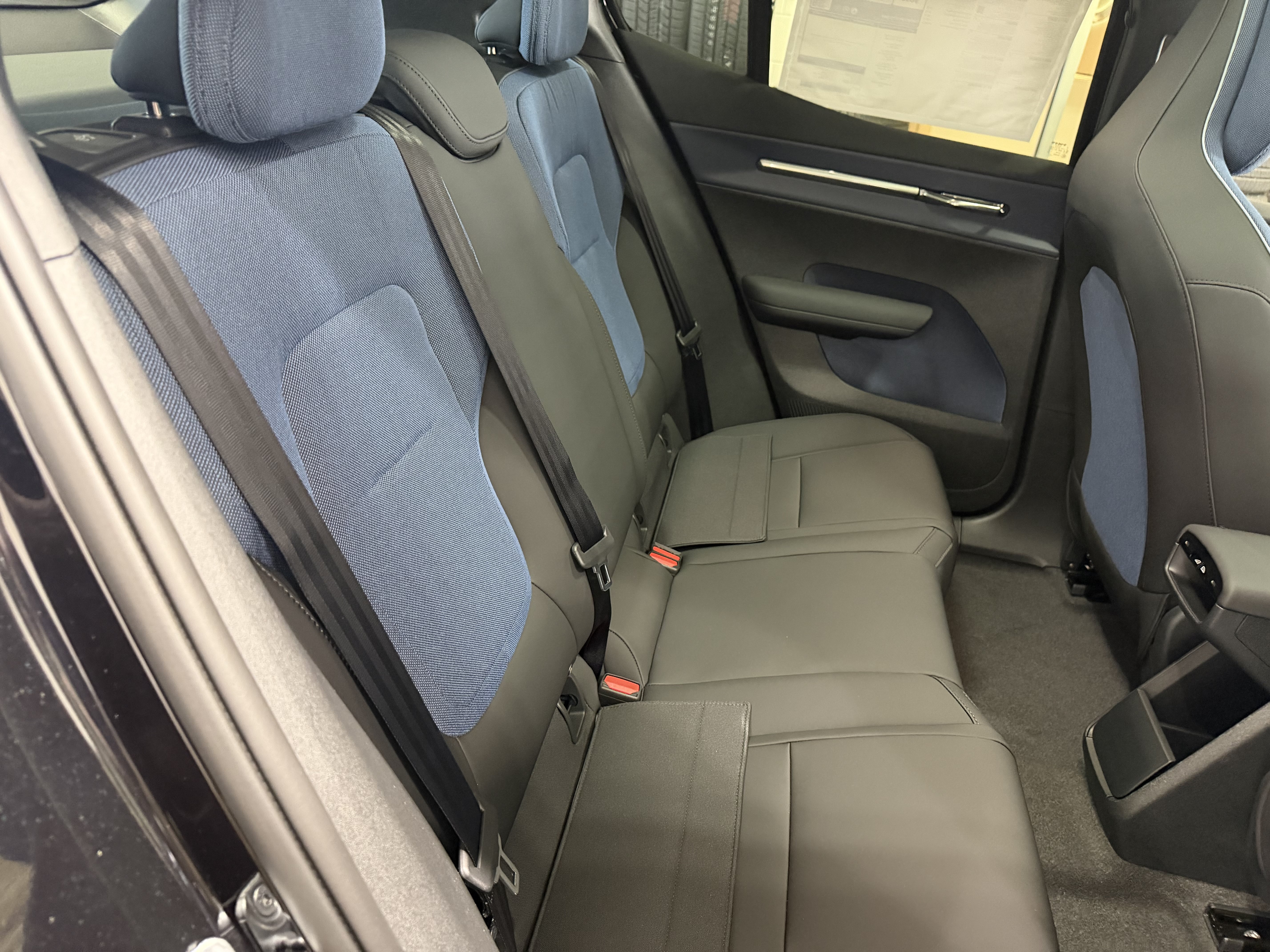 New 2026 Volvo EX30 Plus w/ Protection Package Premier AWD/4WD image 31