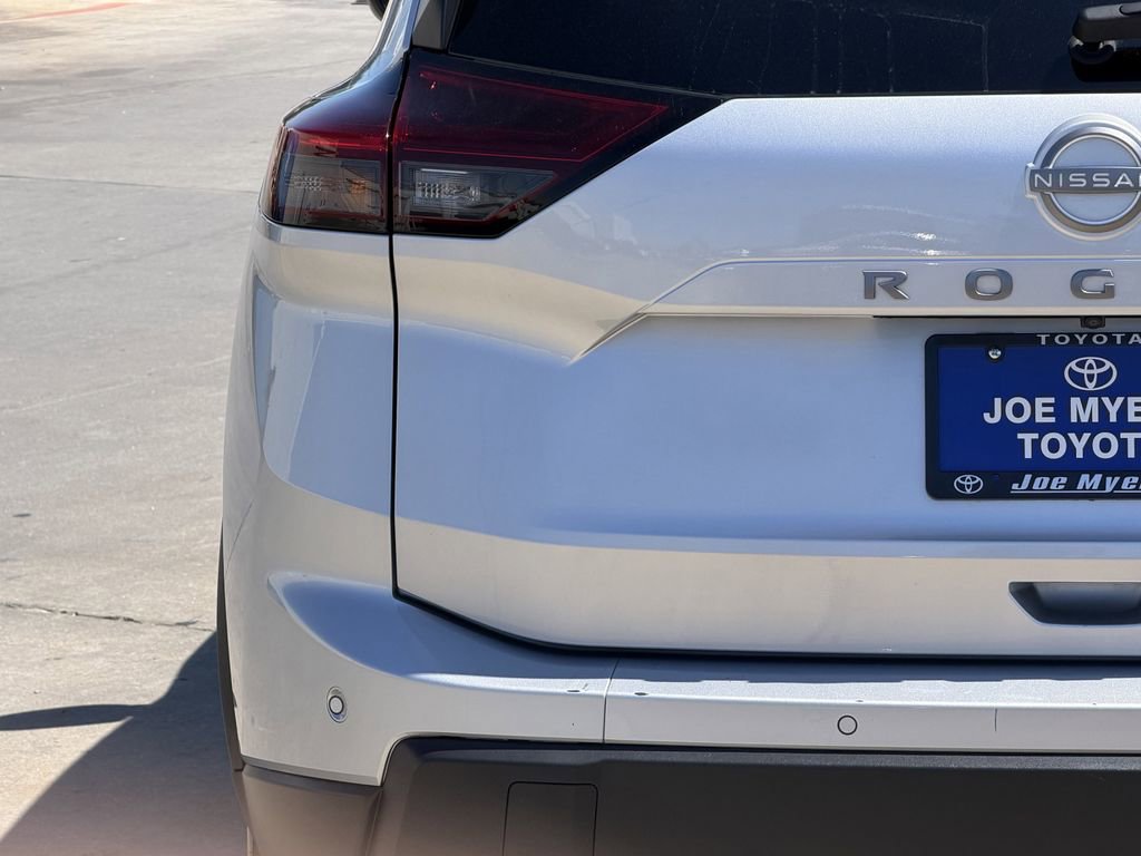 Used 2025 Nissan Rogue SV FWD image 10