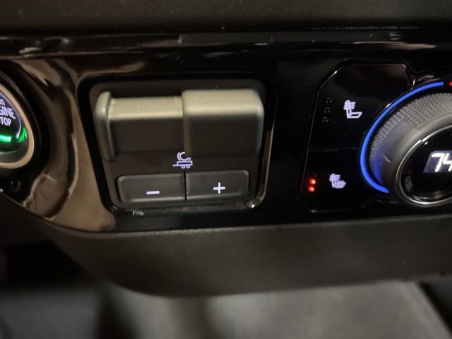 Used 2025 Chevrolet Silverado 2500 LT w/ Convenience Package image 43