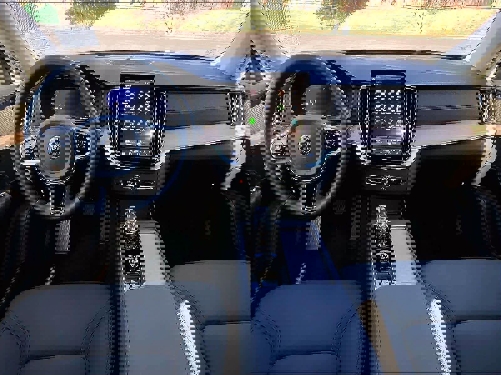 Used 2026 Volvo XC90 B6 Plus w/ Protection Package image 18