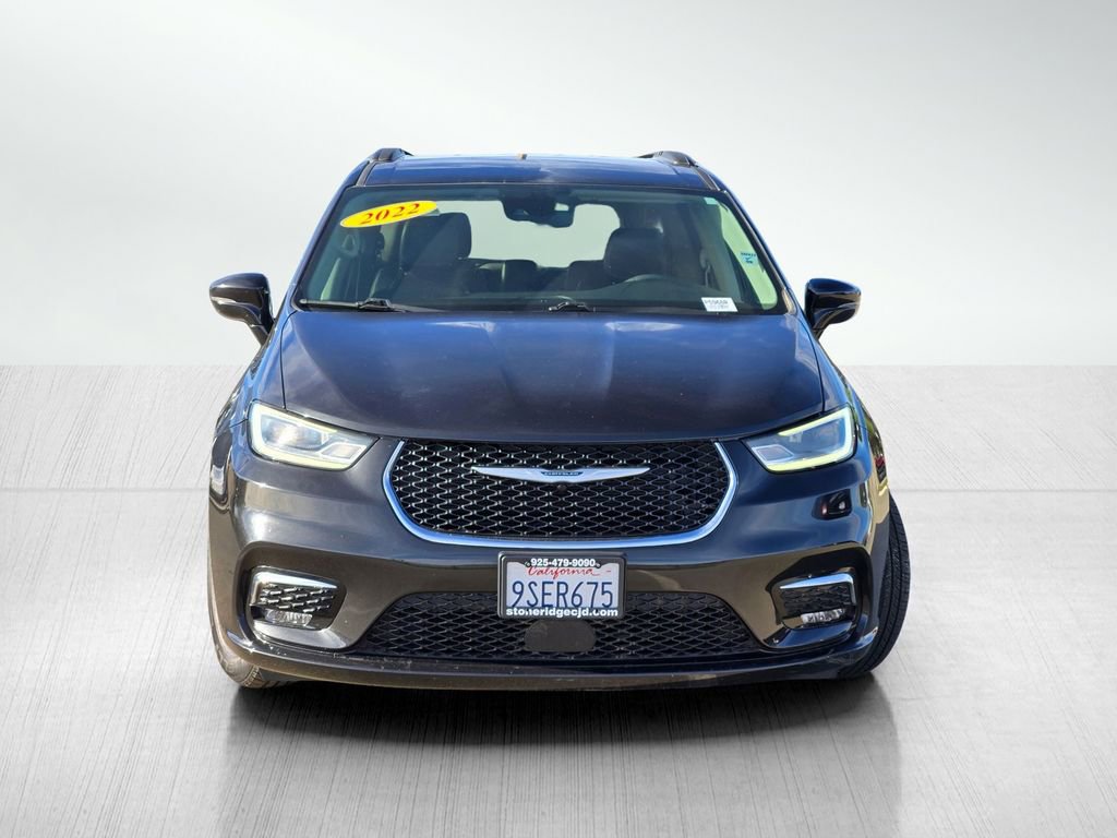 Used 2022 Chrysler Pacifica Touring-L image 2