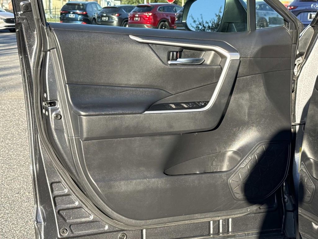 Used 2022 Toyota RAV4 XLE w/ Convenience Package image 23