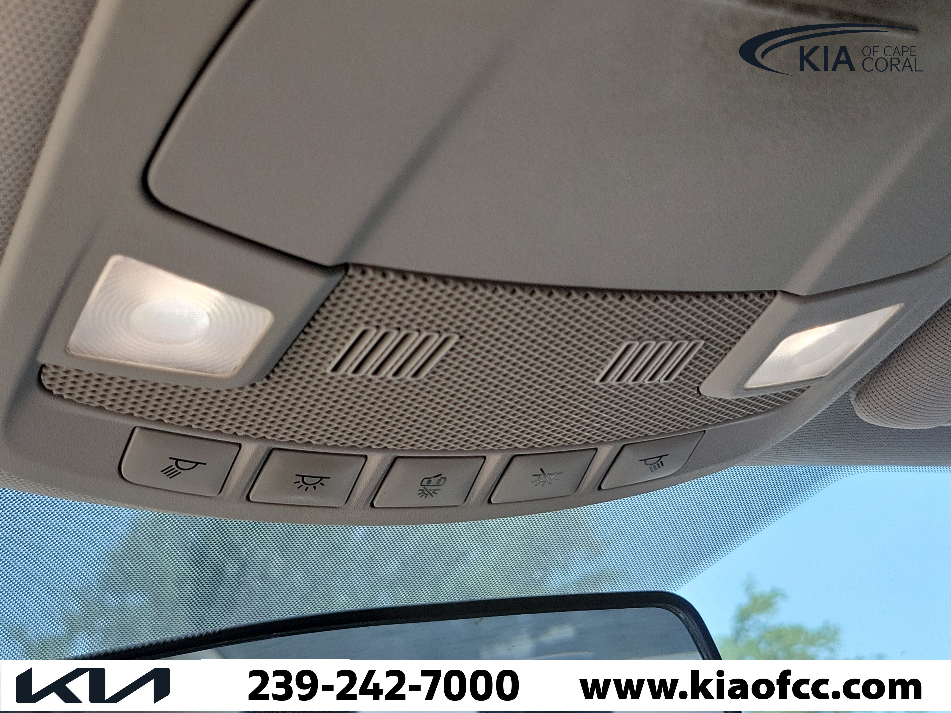 Used 2017 Ford Fusion SE w/ Fusion SE Technology Package image 19