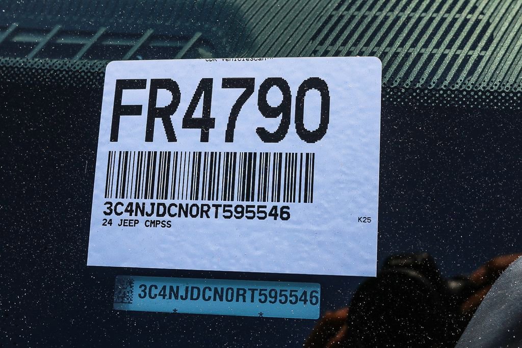 Used 2024 Jeep Compass Limited image 29