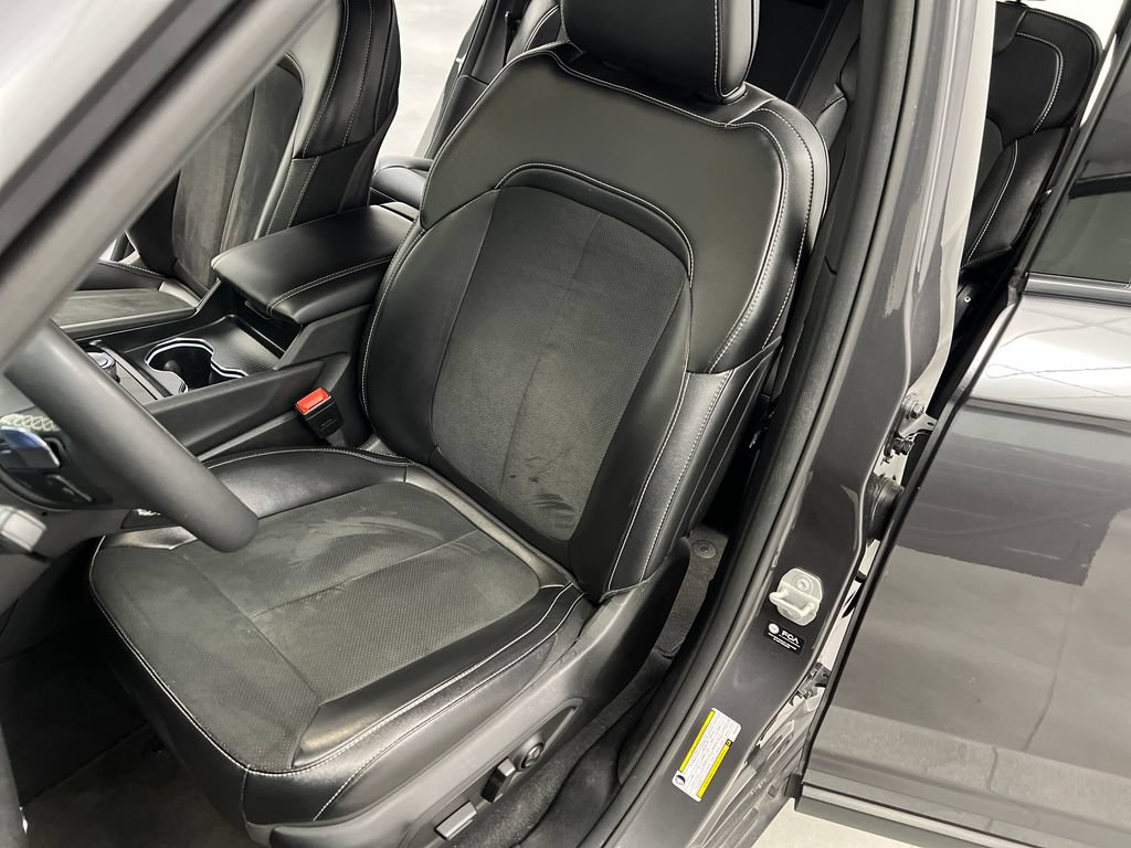Used 2024 Jeep Grand Cherokee Altitude RWD image 11