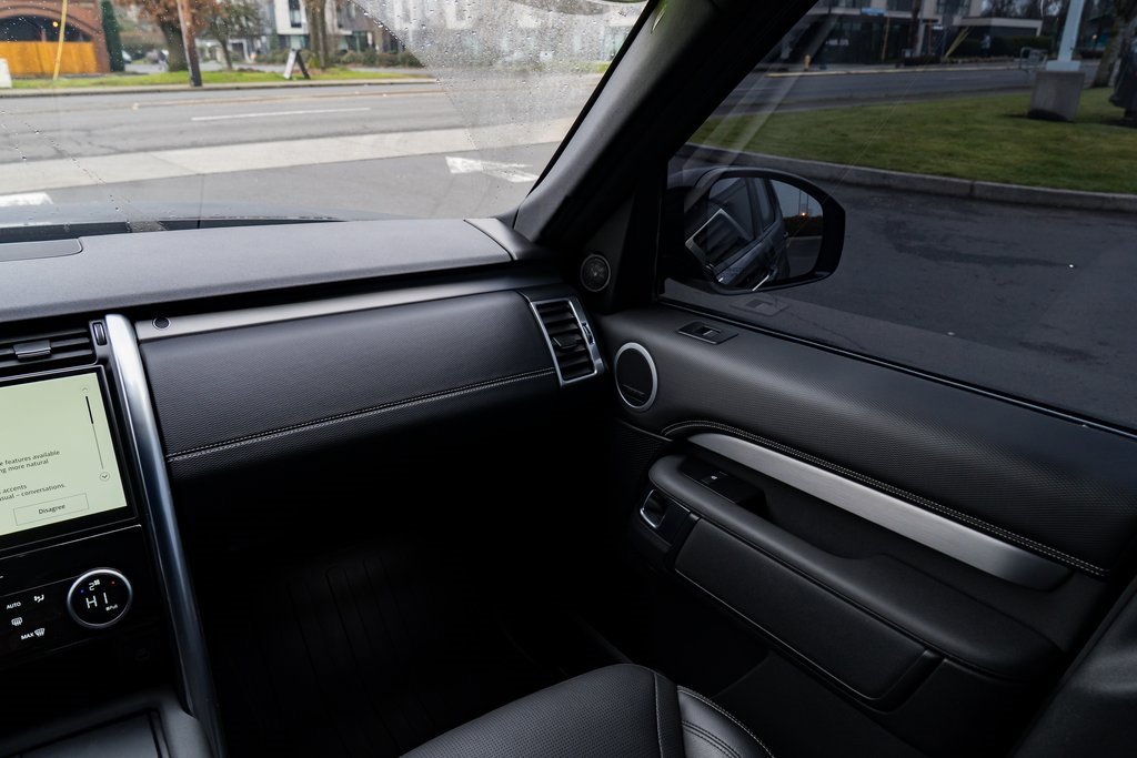 Used 2021 Land Rover Discovery S R-Dynamic image 11