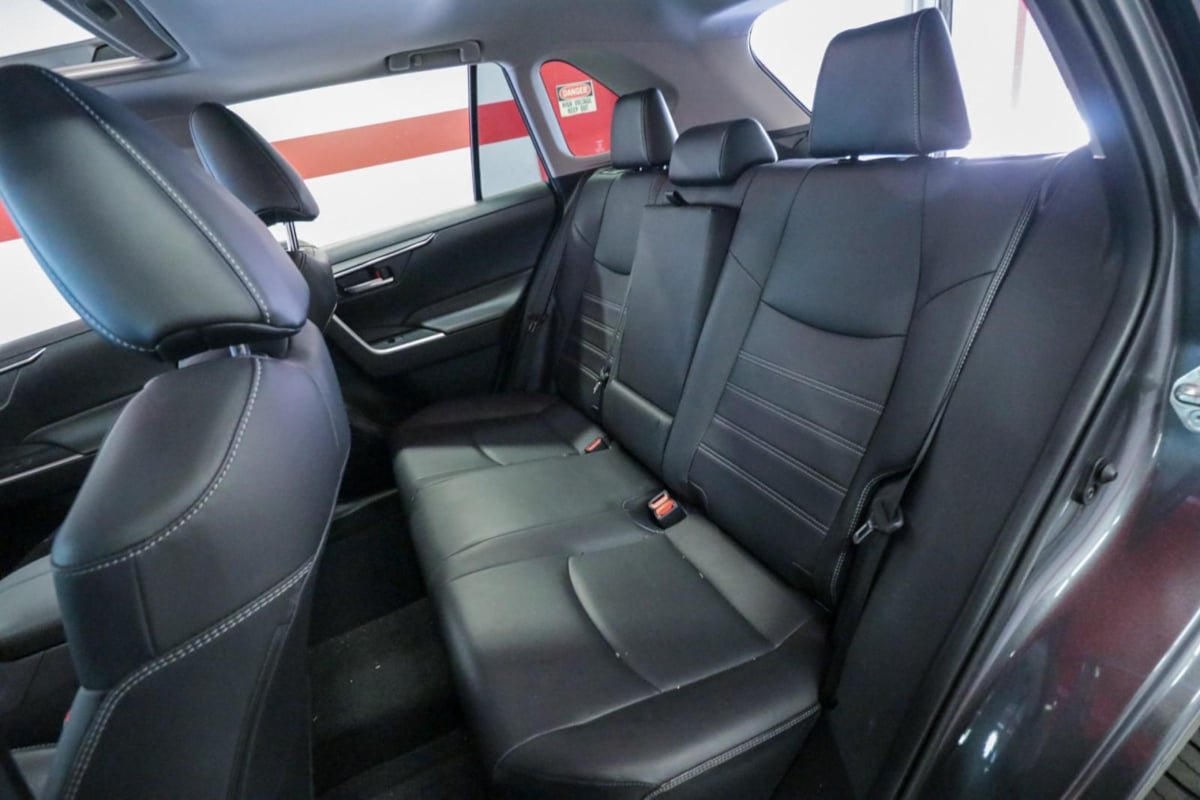 Used 2020 Toyota RAV4 XLE Premium FWD image 13