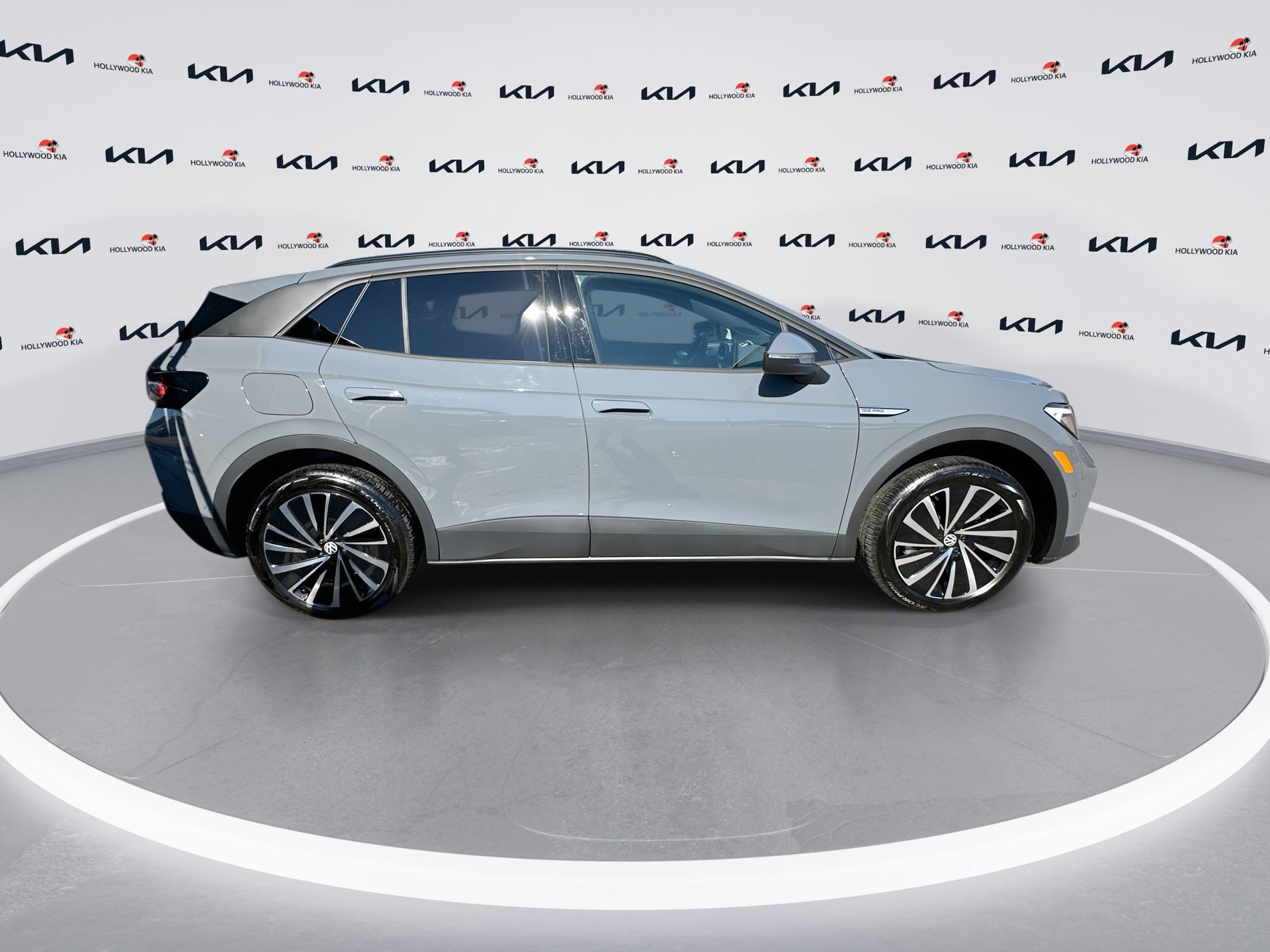 Used 2025 Volkswagen ID.4 Pro image 9