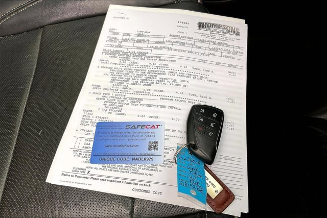 Used 2021 GMC Yukon XL SLT w/ SLT Luxury Plus Package image 11