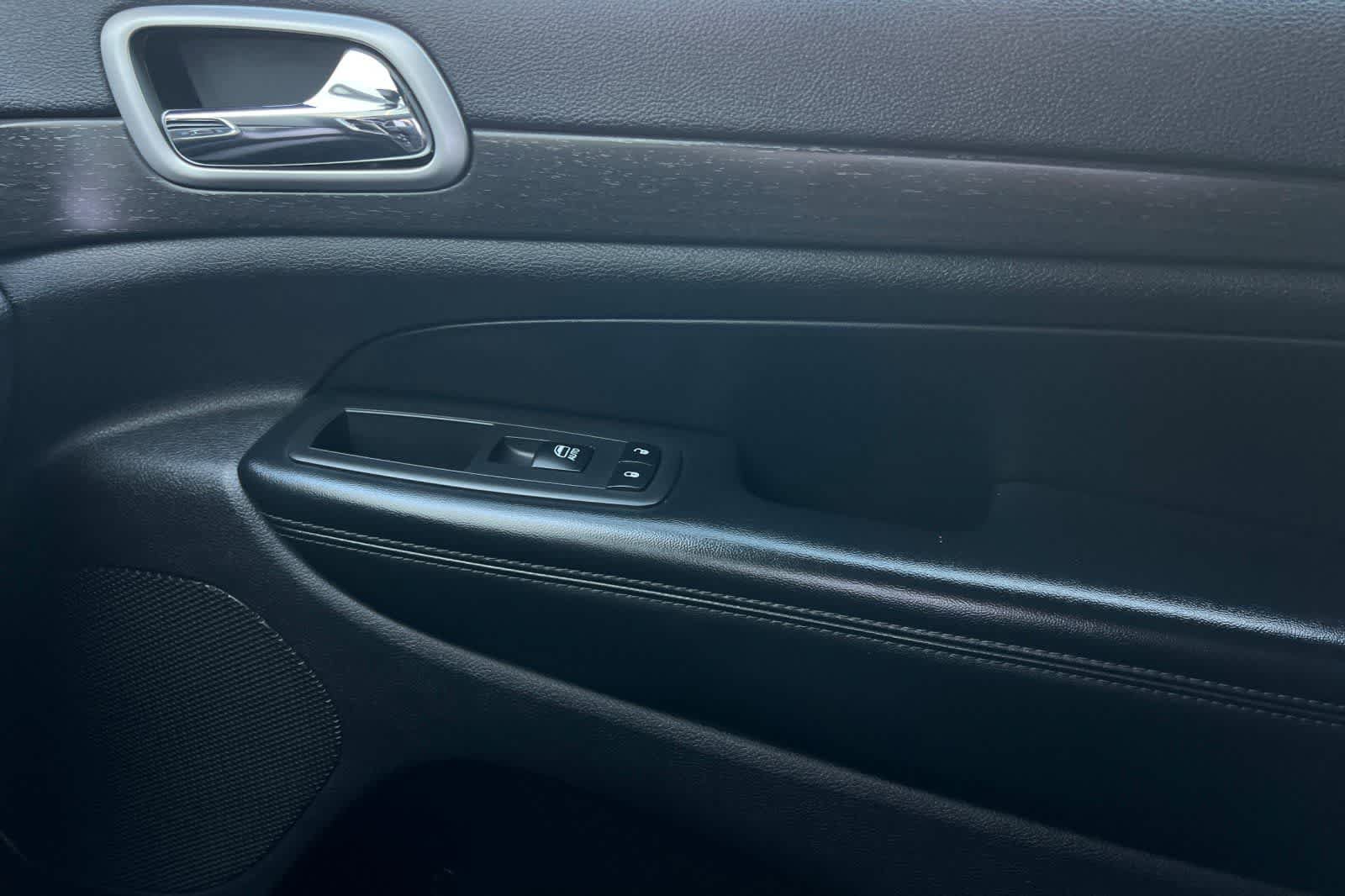 Used 2018 Jeep Grand Cherokee Altitude RWD image 21