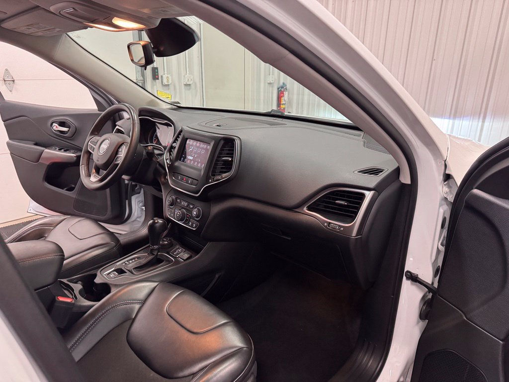 Used 2021 Jeep Cherokee Latitude Plus AWD/4WD image 45