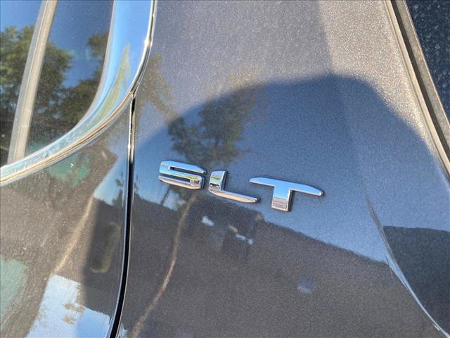 Used 2020 GMC Acadia SLT w/ Driver Alert Package II FWD image 16