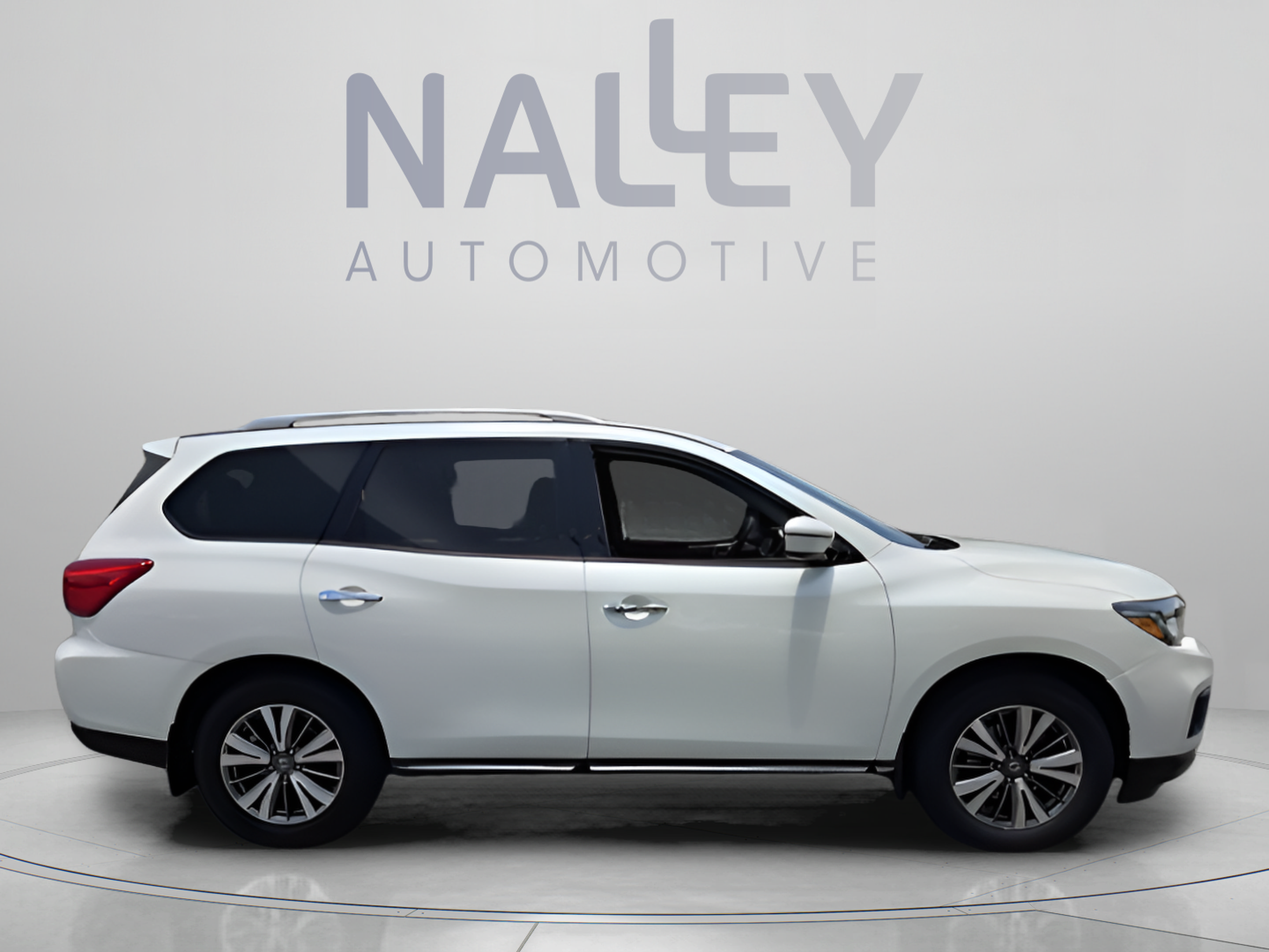 Used 2020 Nissan Pathfinder SV AWD/4WD image 6