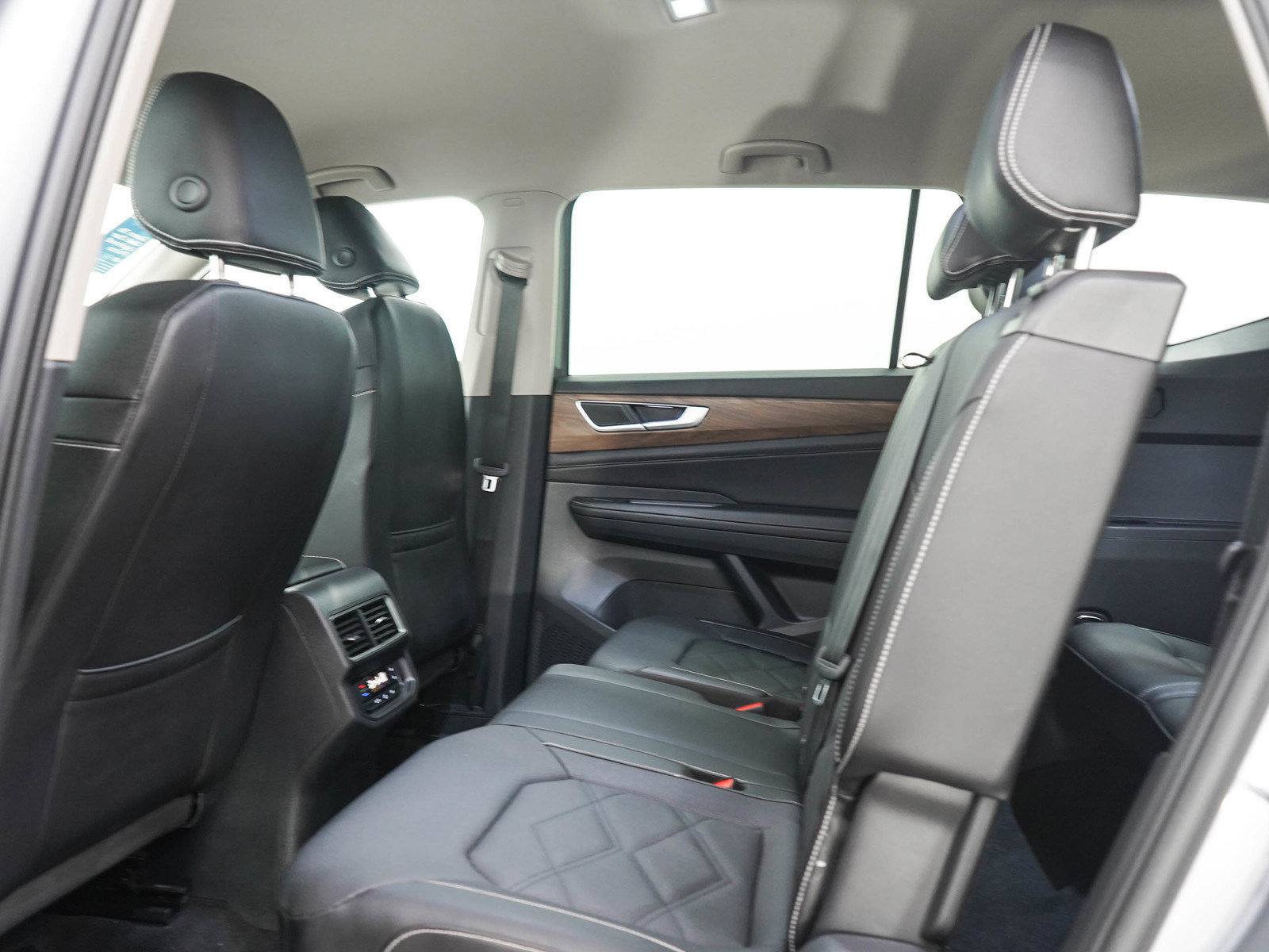 Used 2026 Volkswagen Atlas SE AWD/4WD image 15