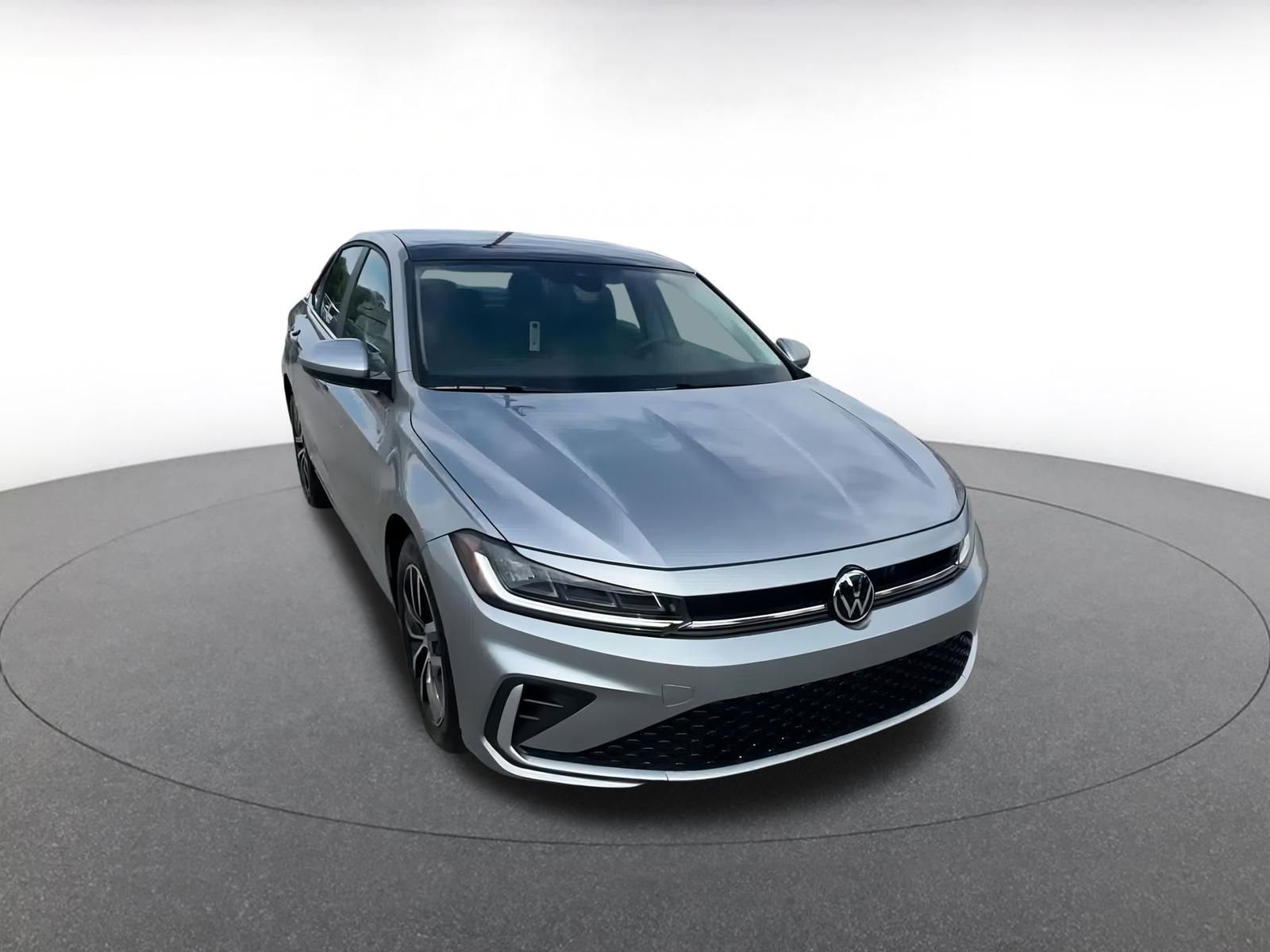 Used 2025 Volkswagen Jetta SE image 3