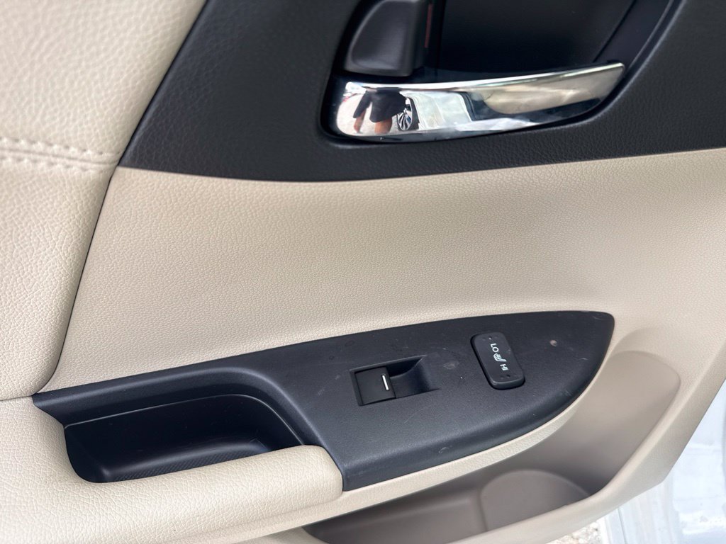 Used 2017 Honda Accord Touring image 22