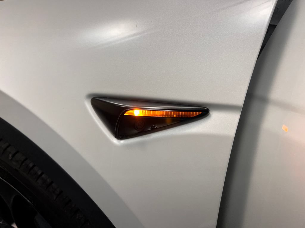 Used 2023 Tesla Model Y Performance AWD/4WD image 23