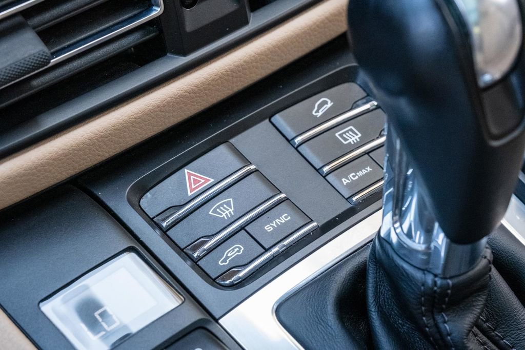 Used 2020 Porsche Macan image 25