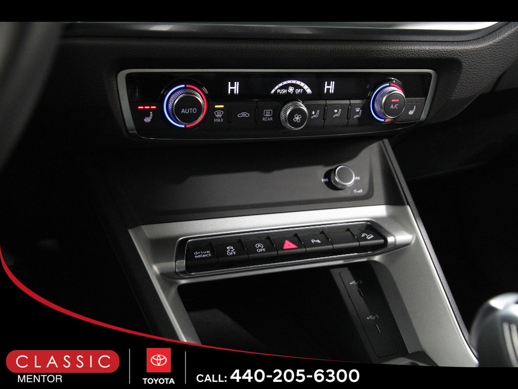 Used 2025 Audi Q3 2.0T Premium image 13