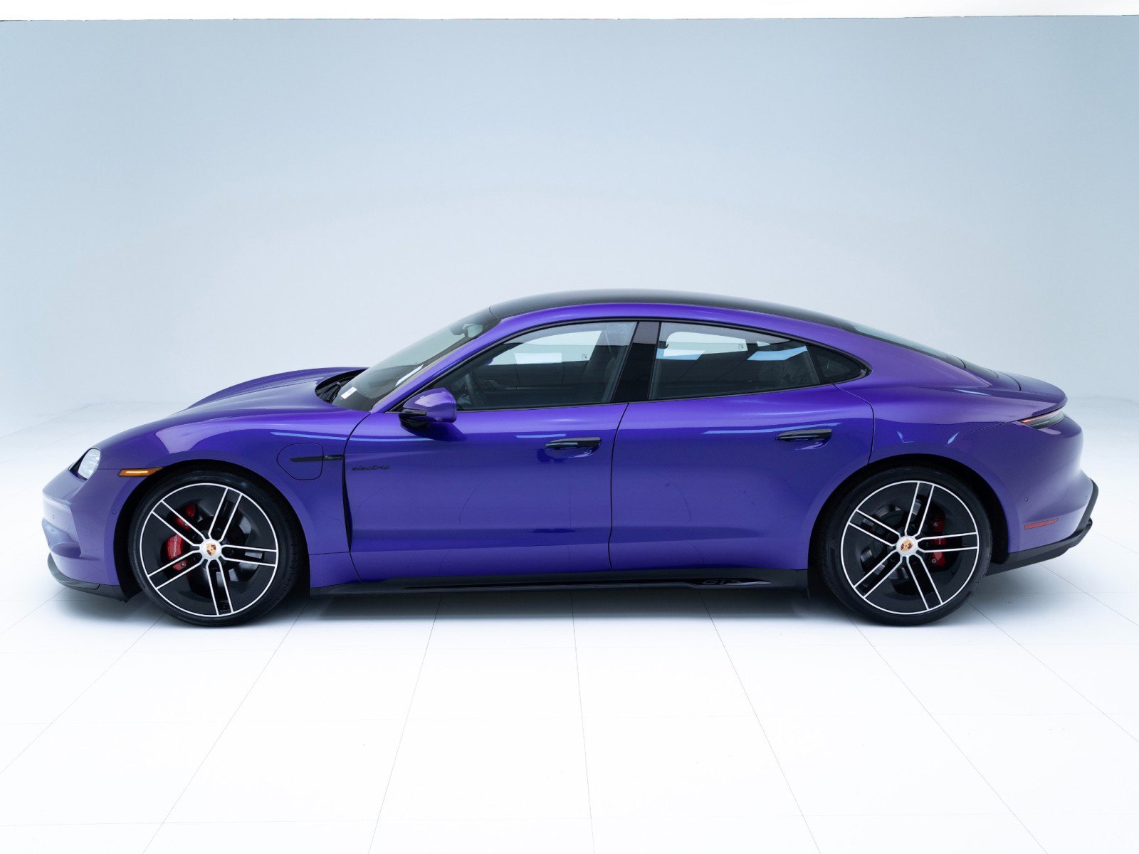 New 2026 Porsche Taycan GTS image 2