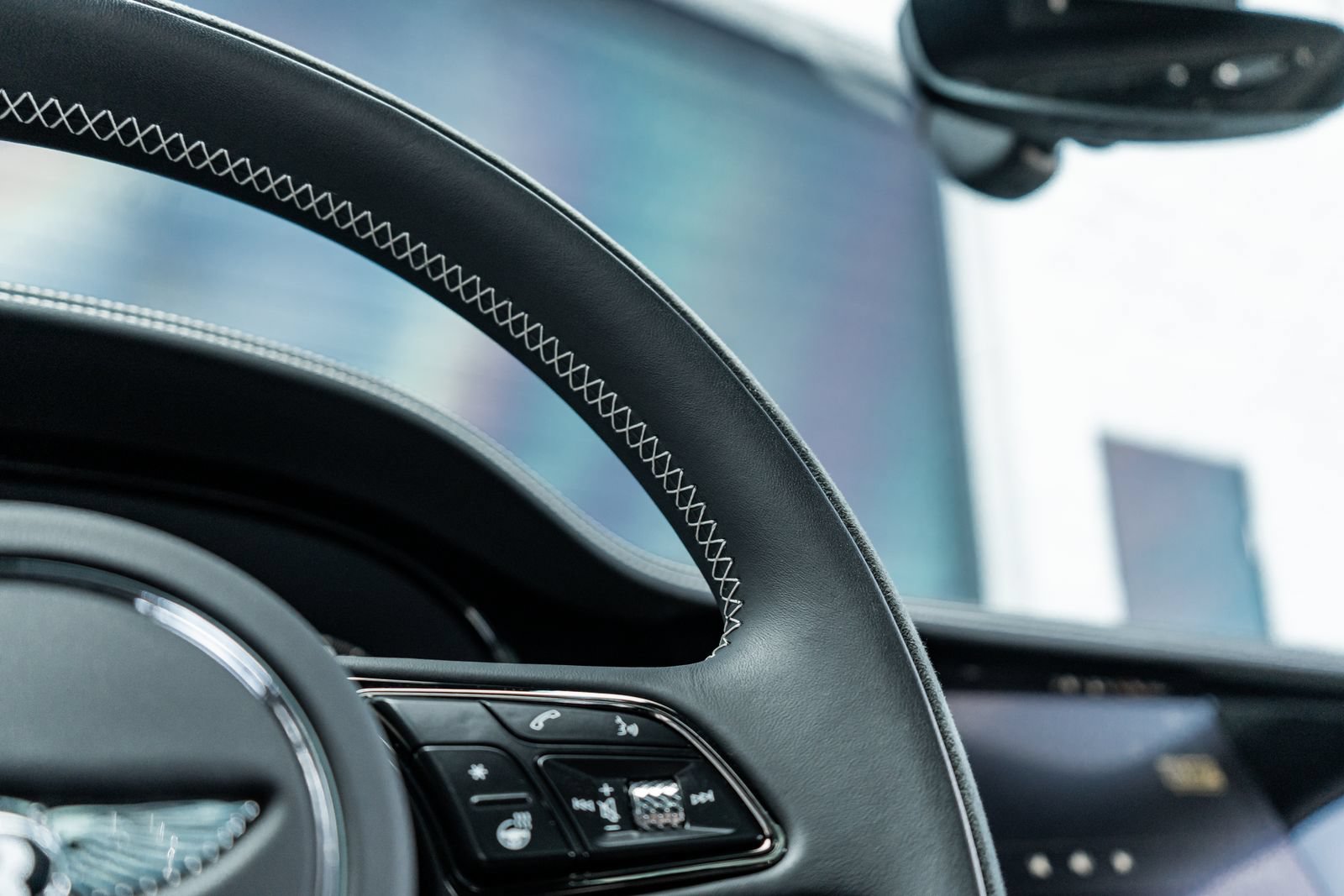 Certified 2025 Bentley Flying Spur Plug-In Hybrid AWD/4WD image 30