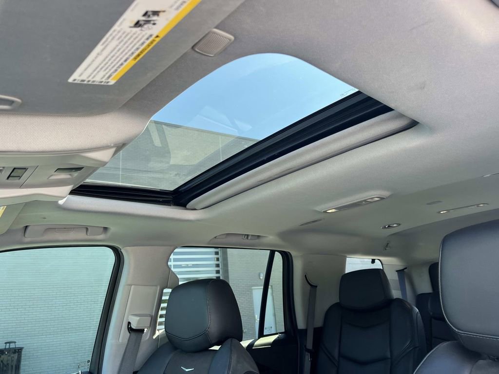 Used 2018 Cadillac Escalade Luxury AWD/4WD image 29