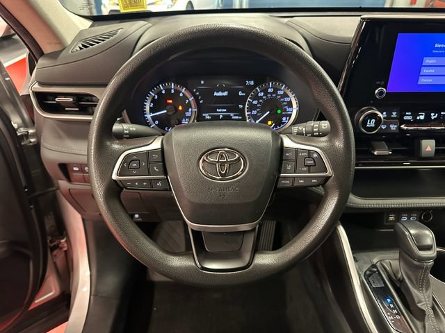 Used 2023 Toyota Highlander L AWD/4WD image 18