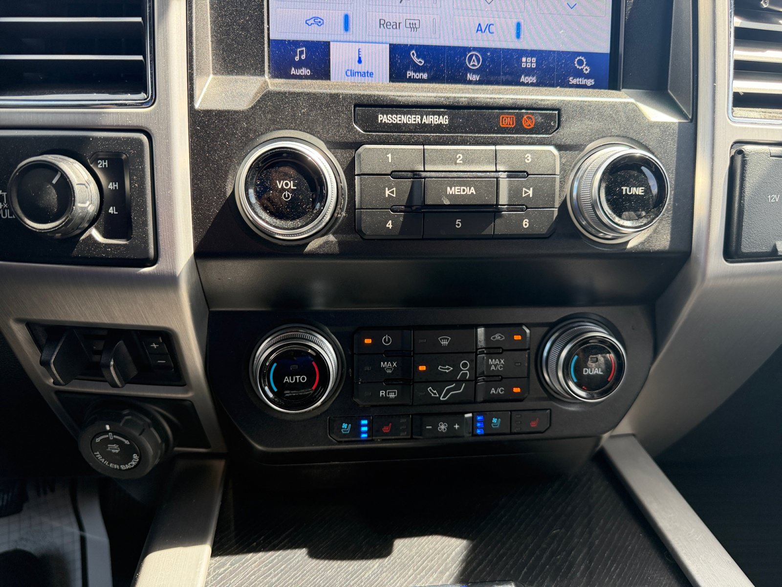 Used 2020 Ford F250 Platinum w/ FX4 Off-Road Package AWD/4WD image 25