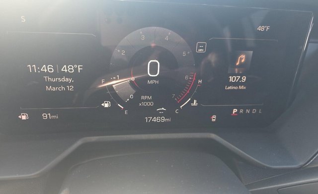 Used 2025 GMC Acadia Elevation image 11