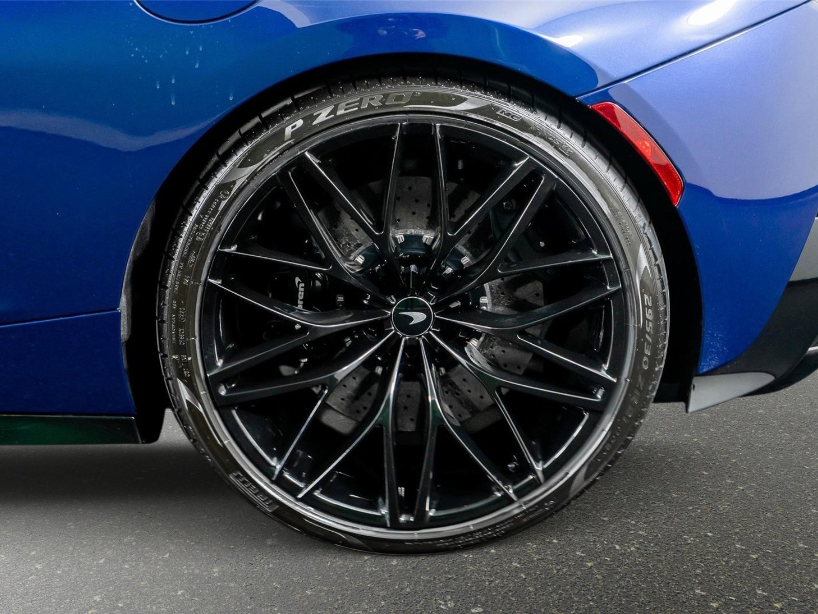 Used 2023 McLaren GT RWD image 18