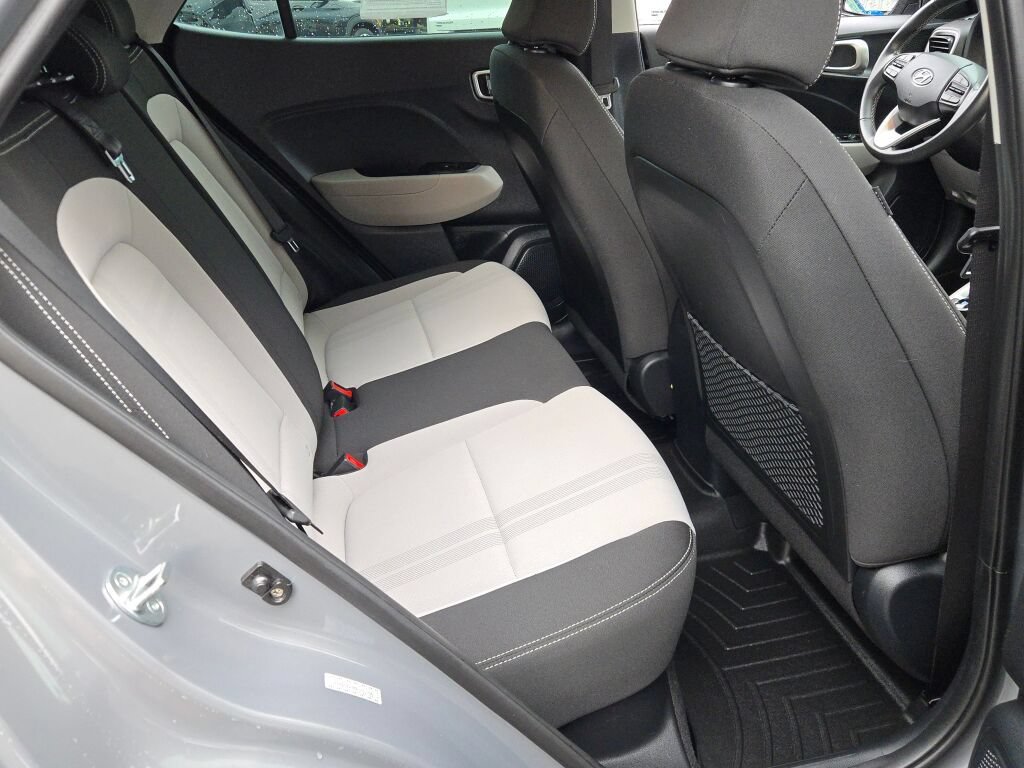 Used 2023 Hyundai Venue SEL FWD image 19