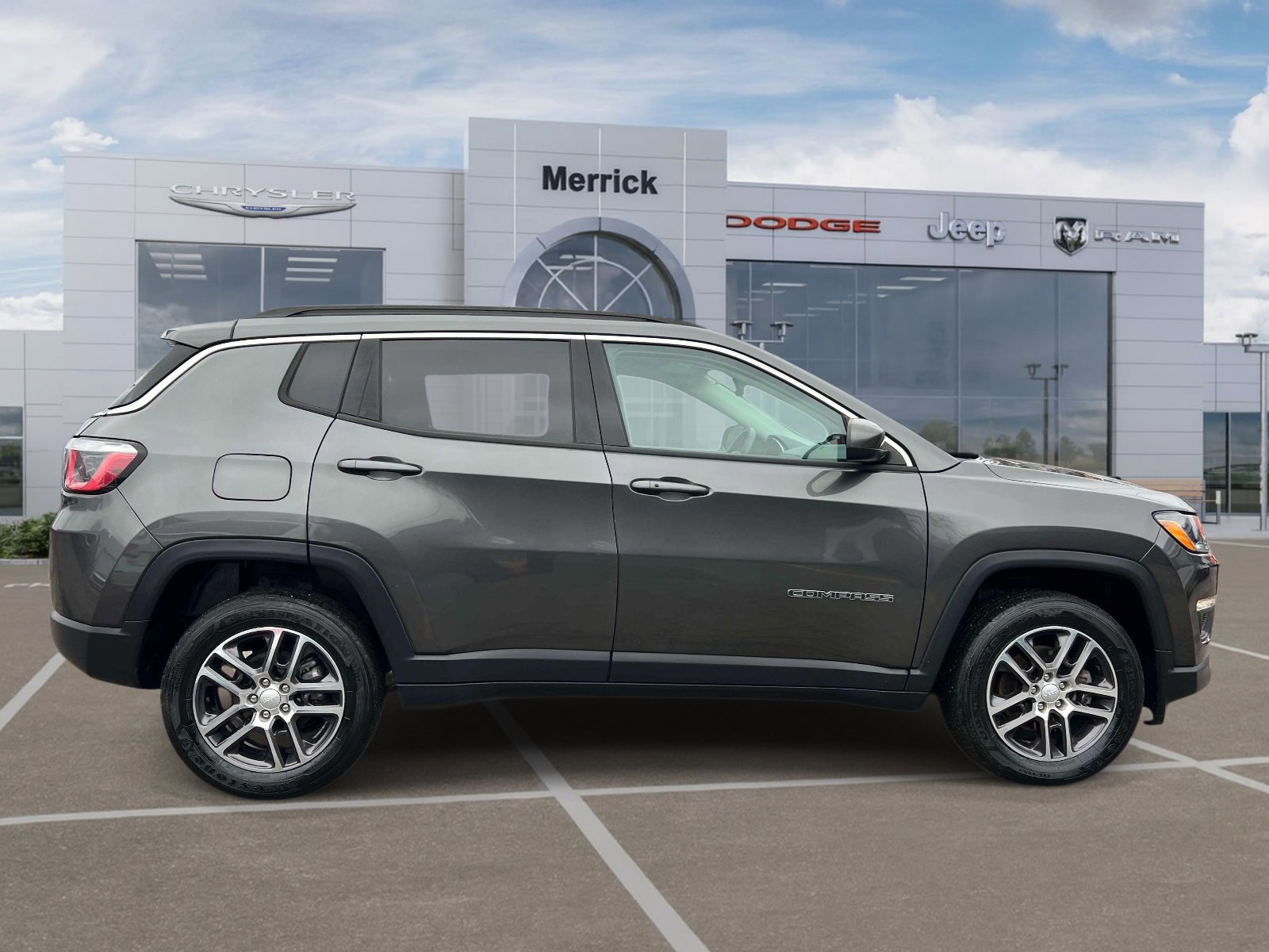 Used 2019 Jeep Compass Latitude w/ Cold Weather Group AWD/4WD image 6